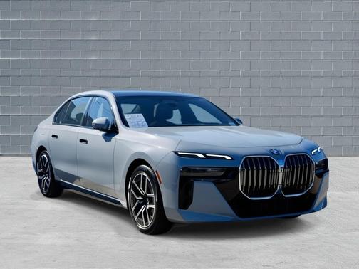 2025 BMW 740 i