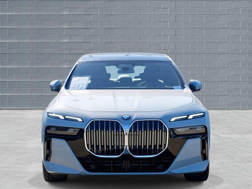 2025 BMW 740 i