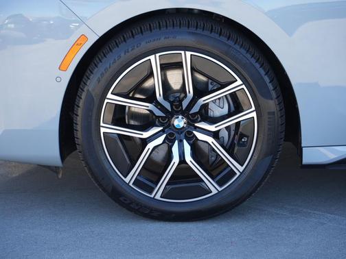 2025 BMW 740 i