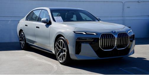 2025 BMW 740 i