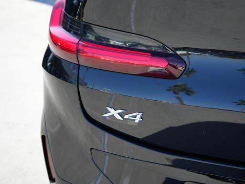 2025 BMW X4 xDrive30i