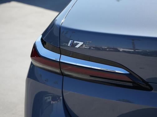 2025 BMW i7 xDrive60
