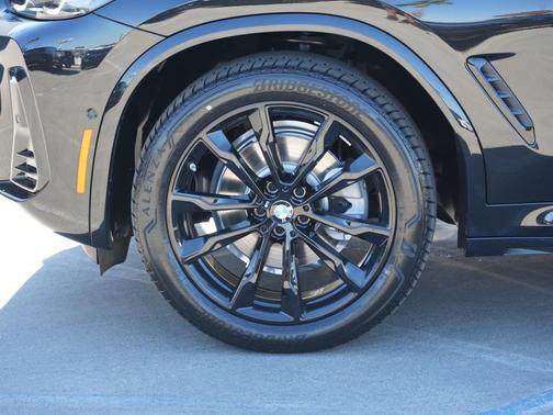 2025 BMW X4 xDrive30i