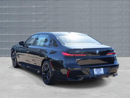 2026 BMW 750e i xDrive
