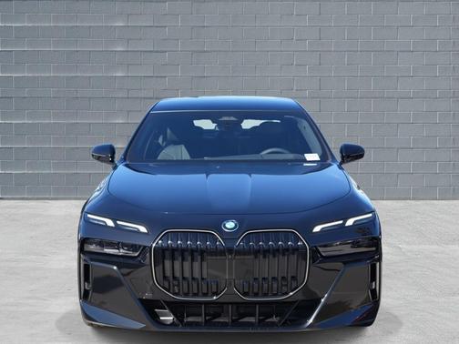 2026 BMW 750e i xDrive