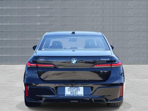 2026 BMW 750e i xDrive