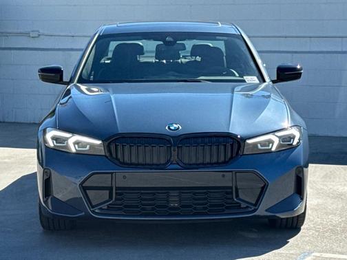 2025 BMW 330 i