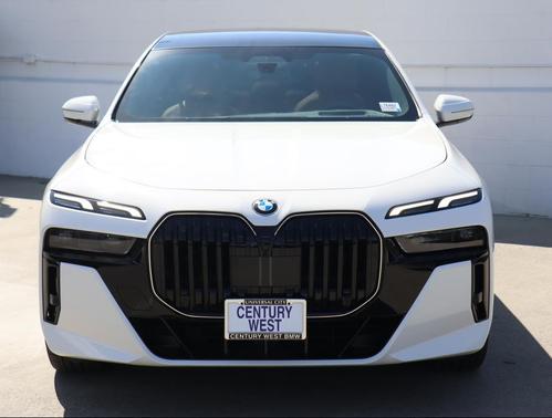2025 BMW 740 i