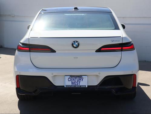 2025 BMW 740 i
