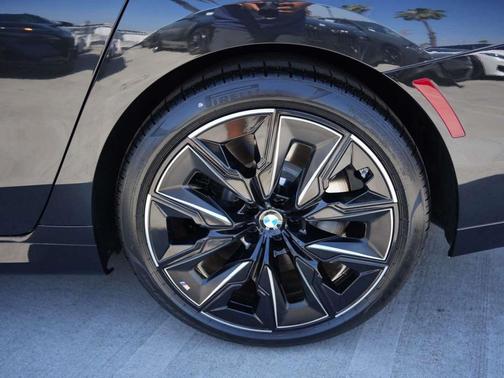 Black Sapphire Metallic 2026 BMW 760 xDrive