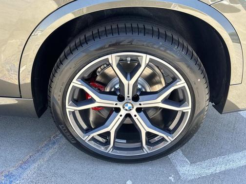 Manhattan Green Metallic 2026 BMW X5 PHEV xDrive50e