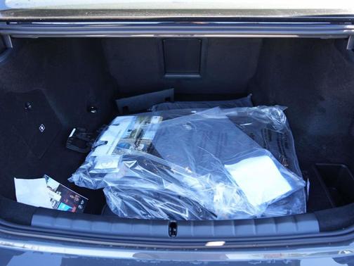 2026 BMW 750e i xDrive