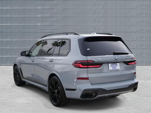 2025 BMW X7 M60i