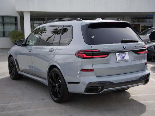 2025 BMW X7 M60i