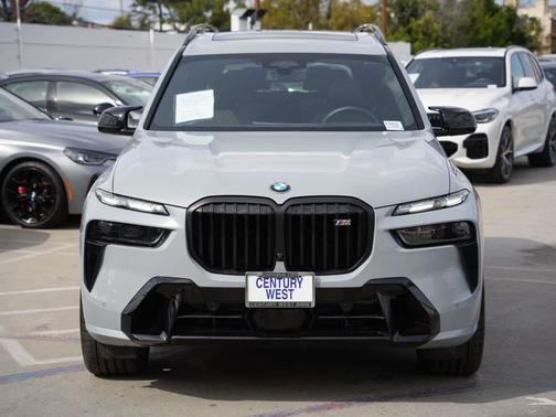 2025 BMW X7 M60i