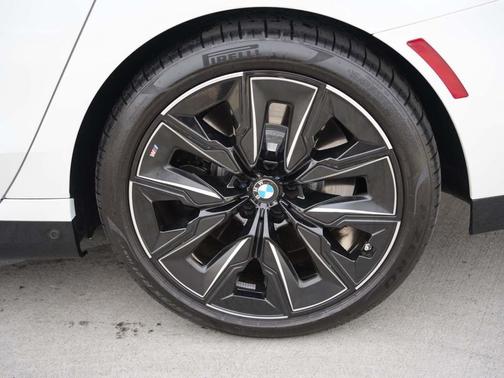 2025 BMW 760 xDrive