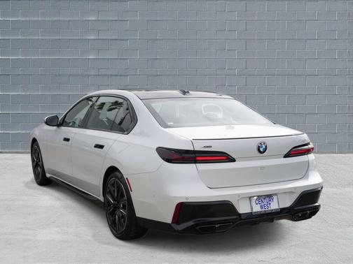 2025 BMW 760 xDrive
