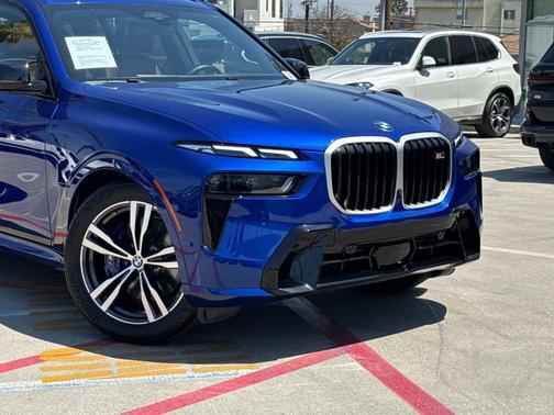 2023 BMW X7 M60i