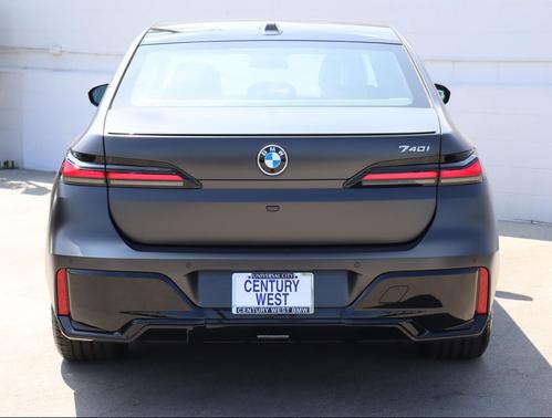 2026 BMW 740 i