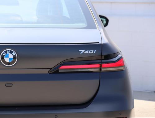 2026 BMW 740 i