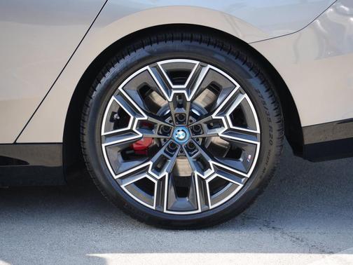 2025 BMW i5 xDrive40