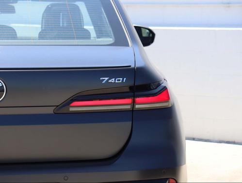 2026 BMW 740 i
