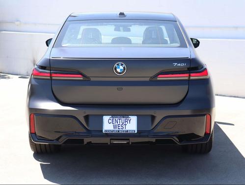 2026 BMW 740 i