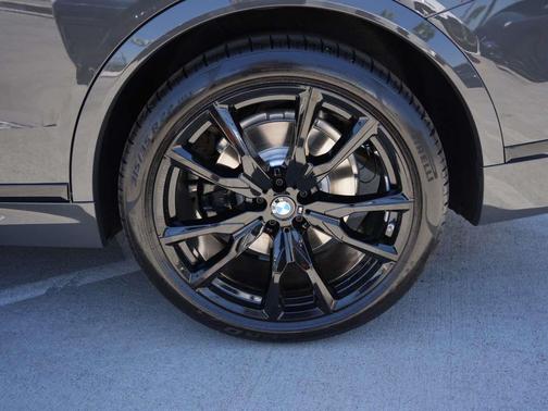 Dravit Grey Metallic 2027 BMW X7 xDrive40i