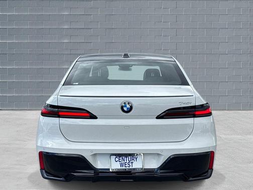 Alpine White 2026 BMW 740 740i
