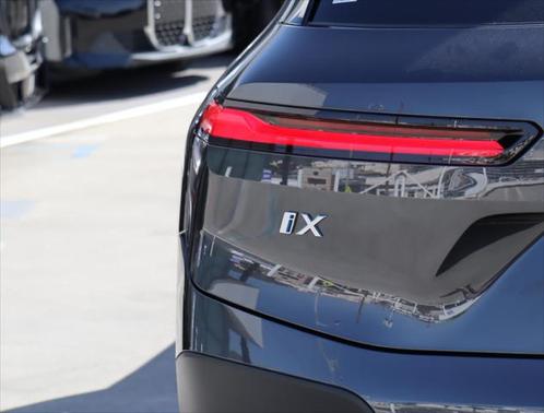 2025 BMW iX xDrive50