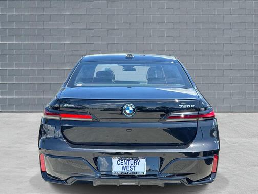 Black Sapphire Metallic 2026 BMW 750e i xDrive