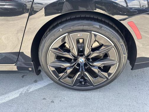 Black Sapphire Metallic 2026 BMW 750e i xDrive