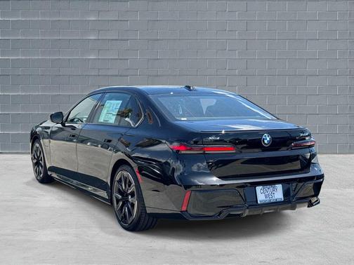 Black Sapphire Metallic 2026 BMW 750e i xDrive