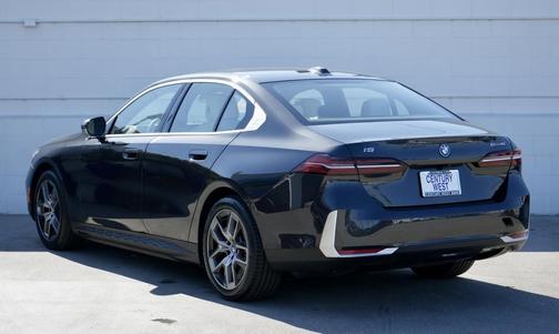 2025 BMW i5 eDrive40