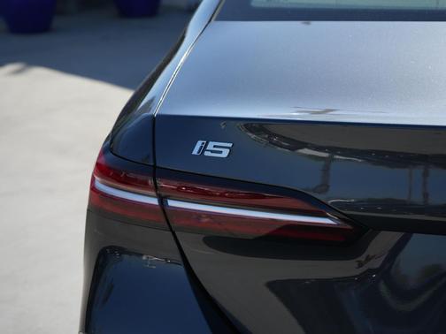 2025 BMW i5 eDrive40