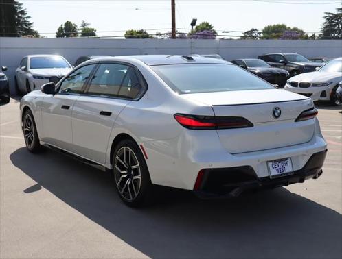 2025 BMW 740 i