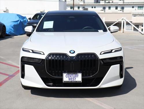 2025 BMW 740 i