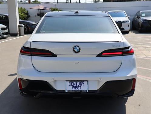 2025 BMW 740 i