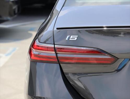 2025 BMW i5 eDrive40