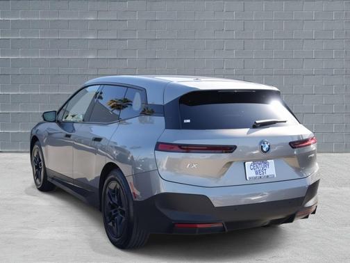 2025 BMW iX xDrive50