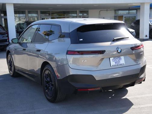 2025 BMW iX xDrive50