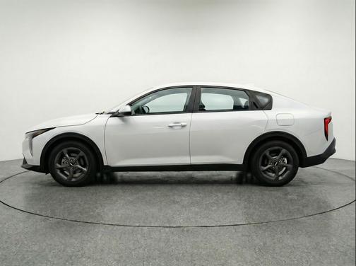 Snow White Pearl 2025 Kia K4 LXS