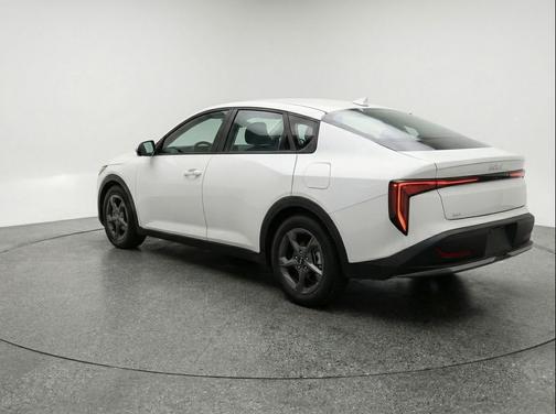 Snow White Pearl 2025 Kia K4 LXS