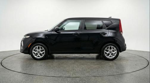 Fusion Black 2025 Kia Soul LX