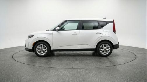 Snow White Pearl 2025 Kia Soul LX