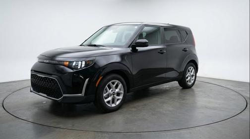 Fusion Black 2025 Kia Soul LX