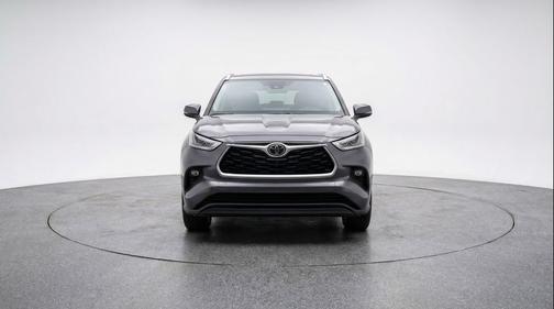 Magnetic Gray Metallic 2025 Toyota Highlander LE