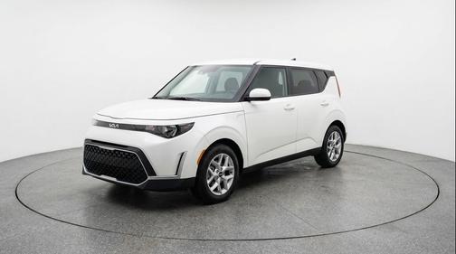 Snow White Pearl 2025 Kia Soul LX