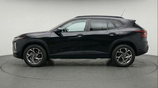 Mosaic Black Metallic 2025 Chevrolet Trax LT