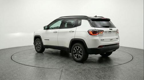 Bright White Clearcoat 2025 Jeep Compass Trailhawk
